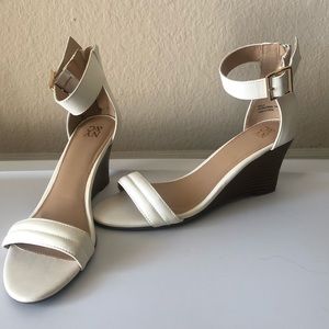 NY & Co White low wedge heels. Size 8 (NWOT)